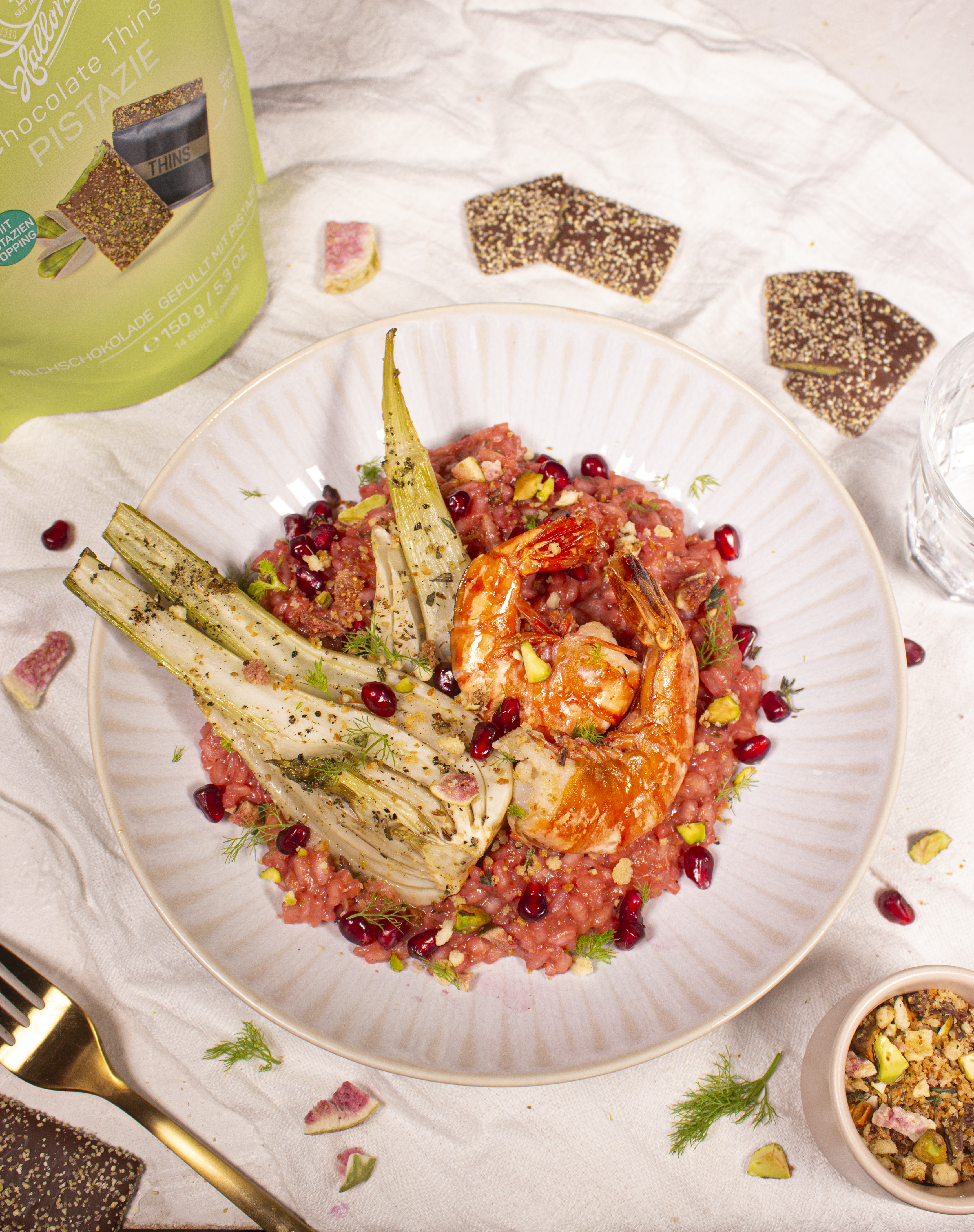 Fischgericht, Garnelen, Risotto, Pistazien, grüner Spargel