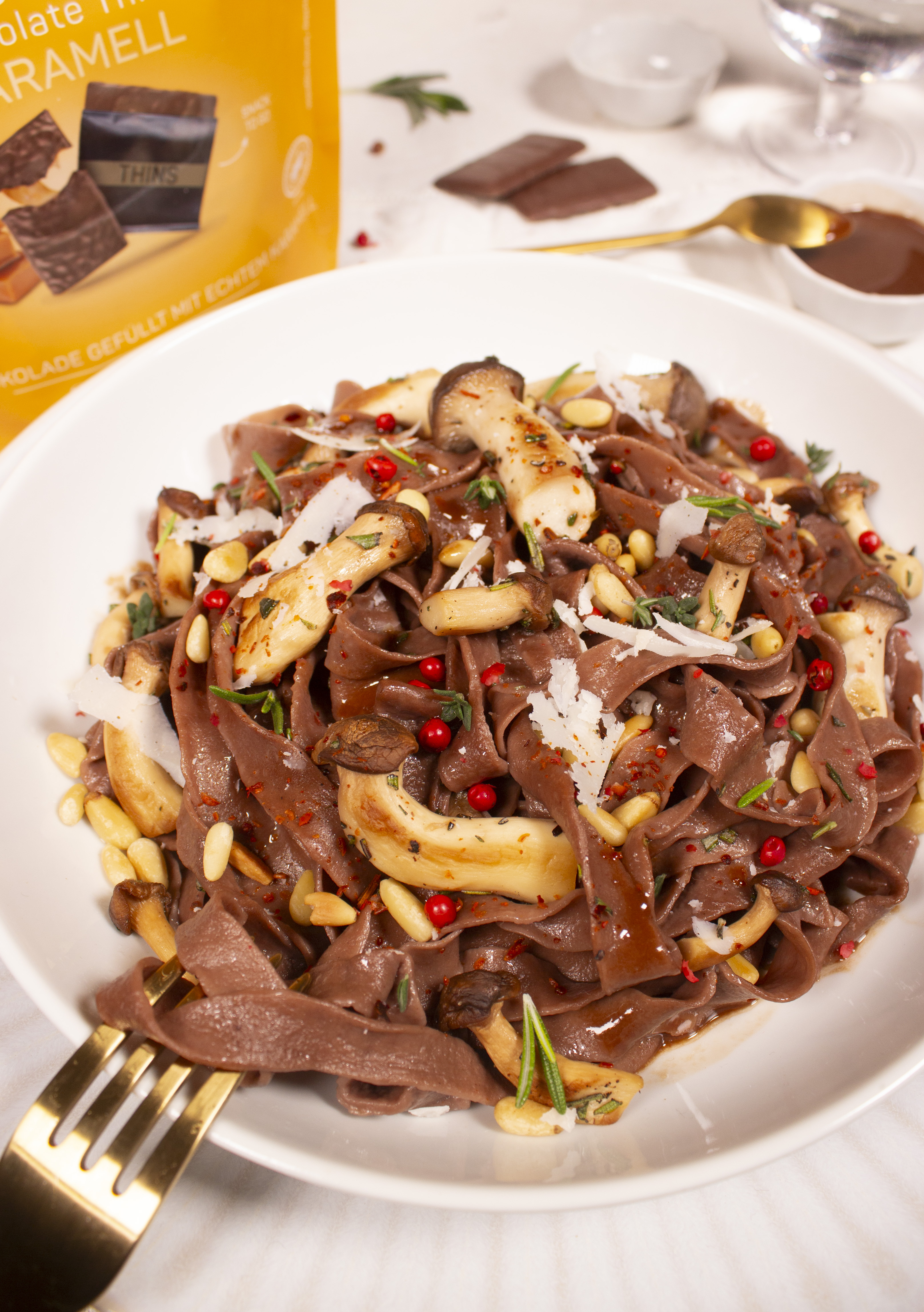 Pasta, Tagliatelle, Pilze, Nusskrokette, Rosmarin