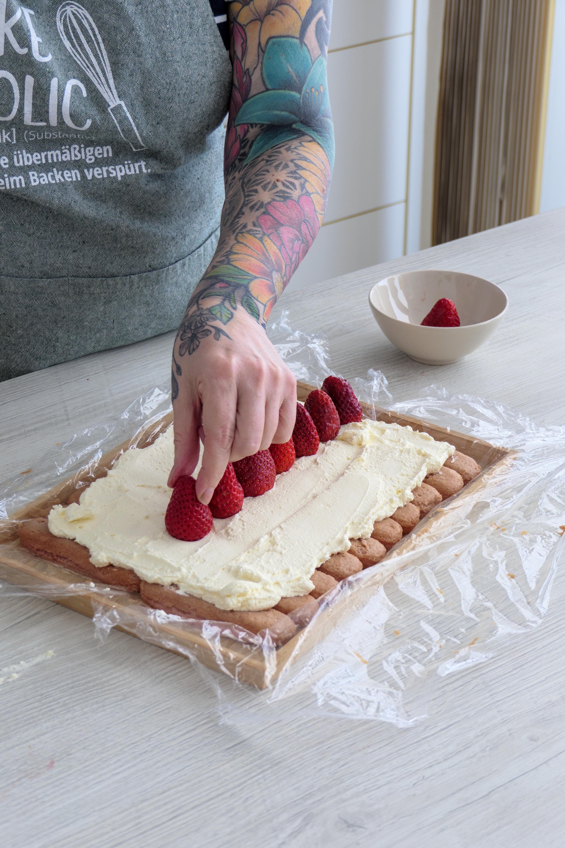 Erdbeertorte, Schichttorte, Sahne, Kekse, Backen